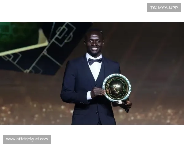 非洲杯颁奖仪式：马内举起奖杯，塞内加尔全国庆祝